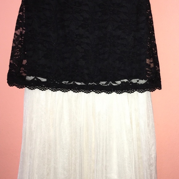 B.Smart(S)Black lace dress with white flowy bottom - Picture 3 of 7